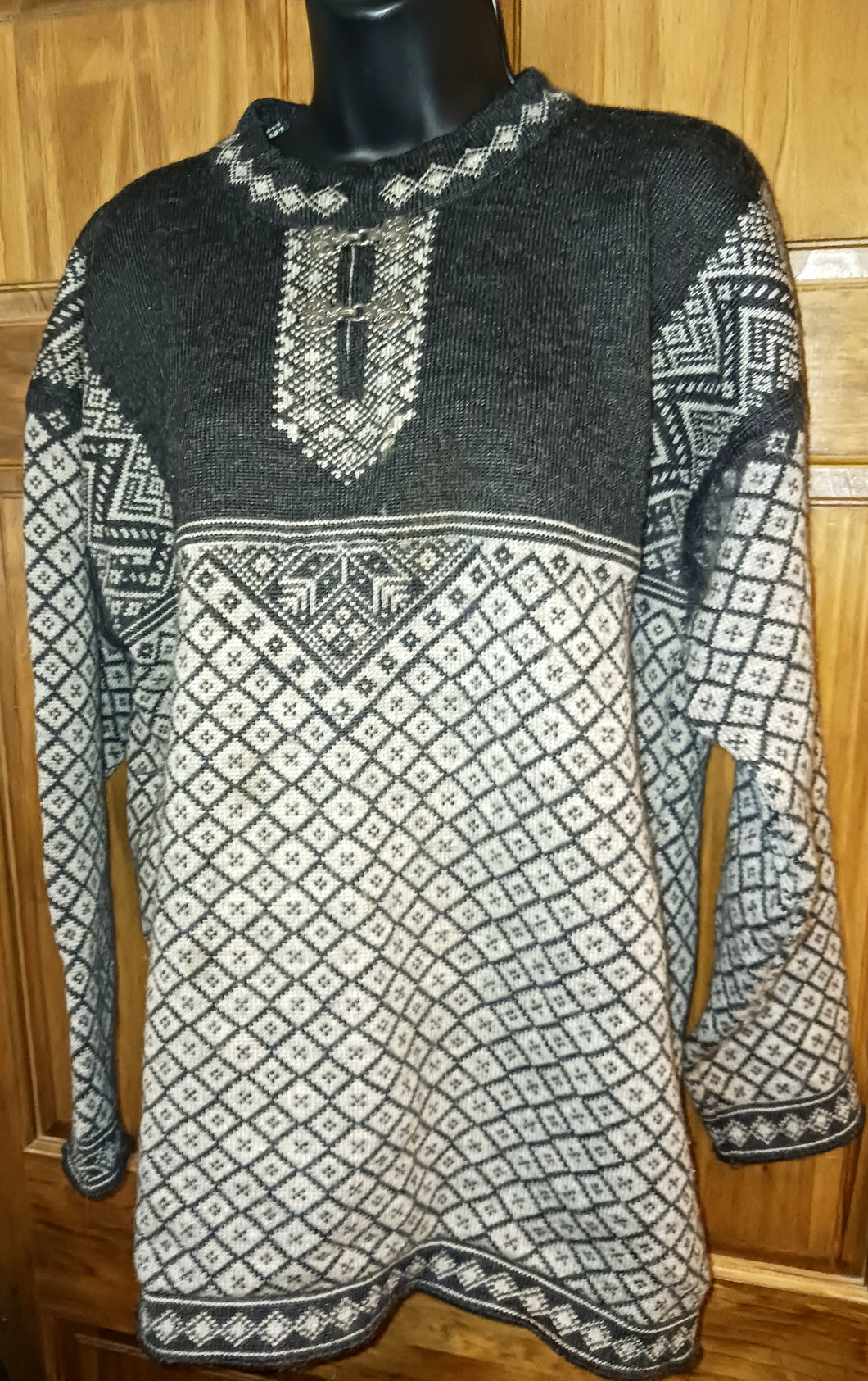 Dale of Norway Pure New Wool Women's Classic Sweater Size Large Black and Silver Geometric Designs Metal Clasp Fasteners