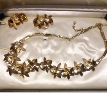 Load image into Gallery viewer, Parco Vintage Necklace and Matching Leaves Clip On Earrings Set Original Case 1950s
