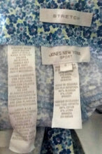 Load image into Gallery viewer, Jones New York Sport Misses Stretch Capris Size 6 Blue Floral Flowers Print
