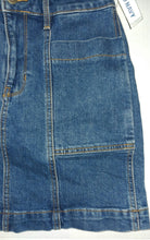 Load image into Gallery viewer, Old Navy Misses Size Blue Denim Skirt NWT New Size 0 Square Pockets
