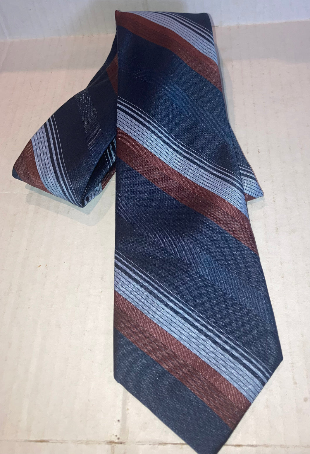 Botany 500 Vintage Men’s Tie Silk Polyester Blue Red Silver Diagonal Prints