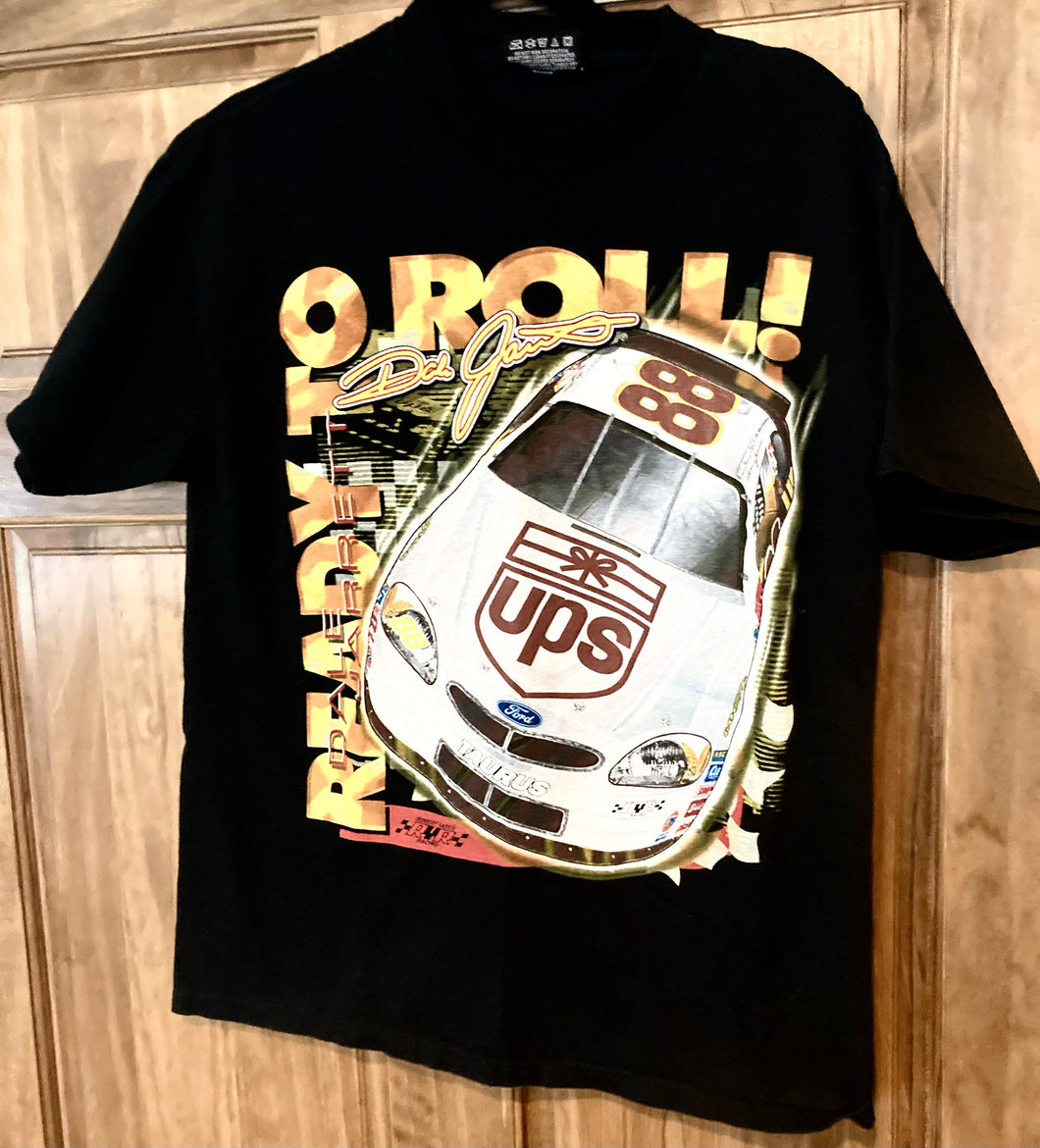 Dale Jarrett 88 NASCAR Ford Taurus UPS Double Sided Vintage Graphic Print T-Shirt Chase Authentics Men’s Size Medium