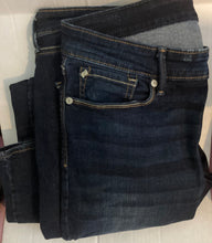 Load image into Gallery viewer, Levi’s Denizen Modern Slim Blue Jeans Women’s Size 14 Long

